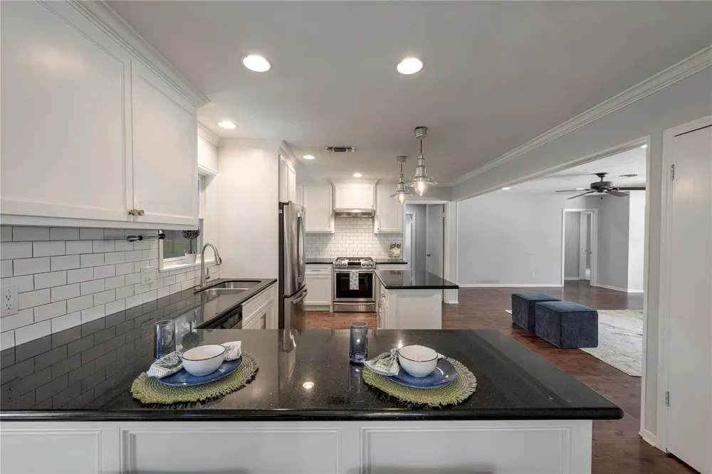 515 Azaleadell Drive Houston, TX 77018