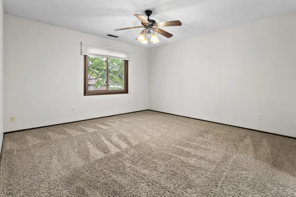 2513 E Lakeshore Drive Crown Point, IN 46307