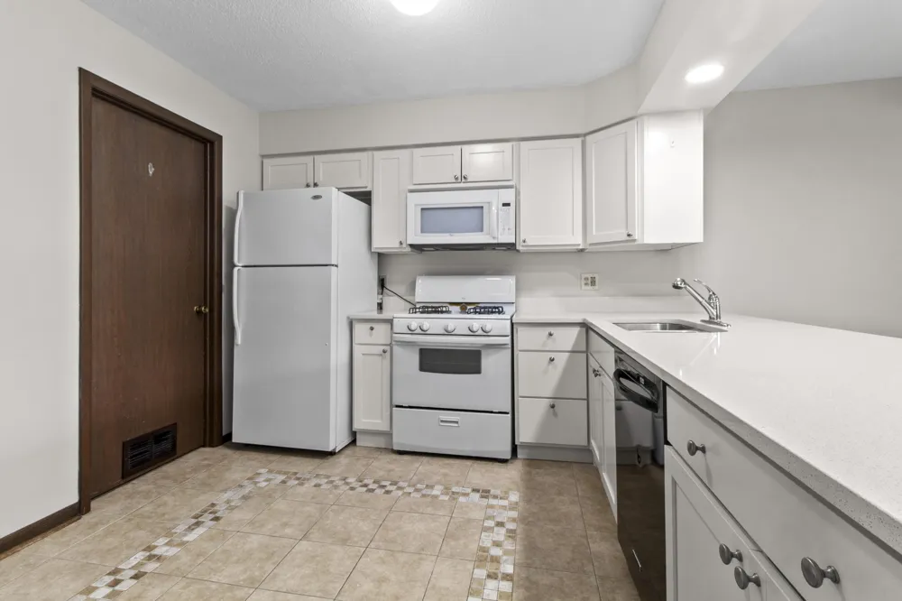 2513 E Lakeshore Drive Crown Point, IN 46307