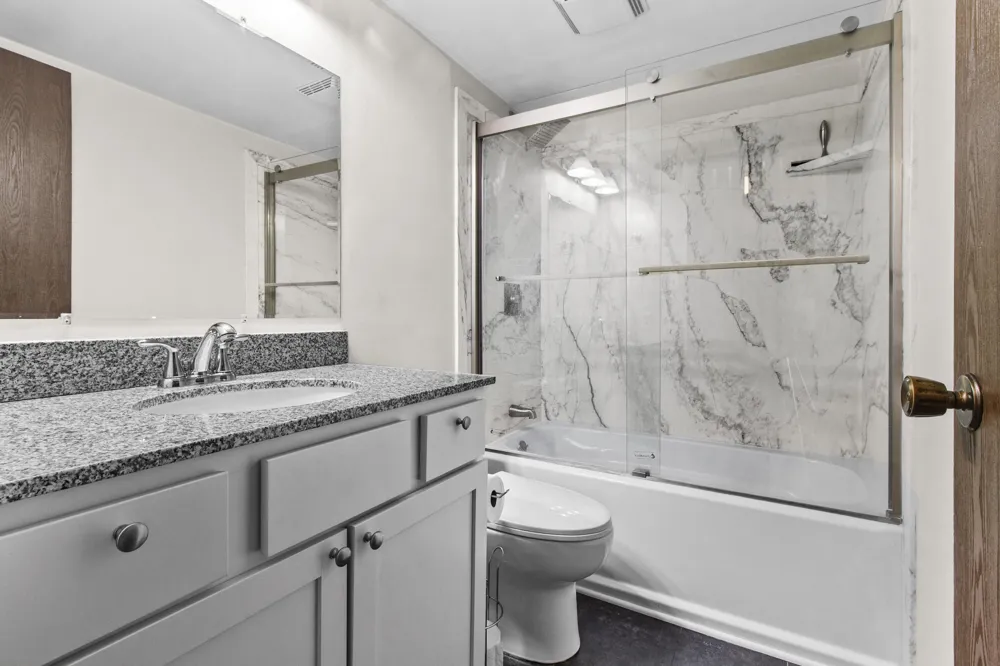 2513 E Lakeshore Drive Crown Point, IN 46307