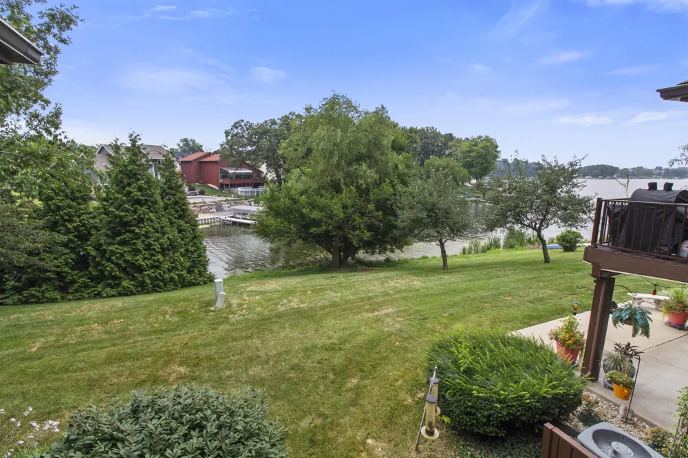 2513 E Lakeshore Drive Crown Point, IN 46307