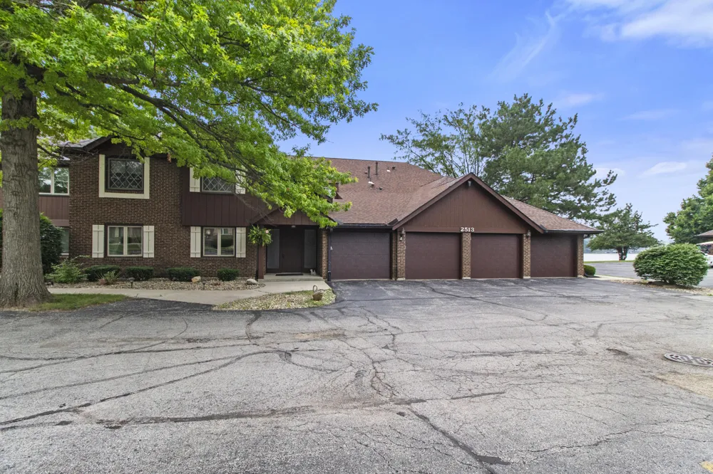 2513 E Lakeshore Drive Crown Point, IN 46307