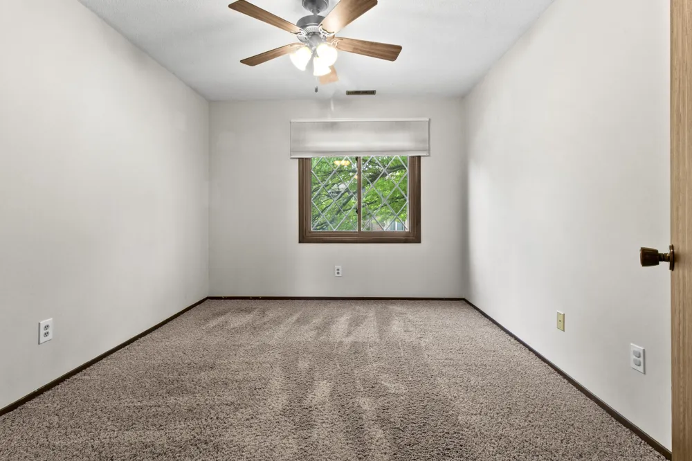 2513 E Lakeshore Drive Crown Point, IN 46307