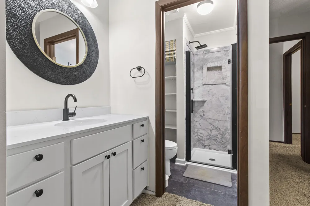 2513 E Lakeshore Drive Crown Point, IN 46307