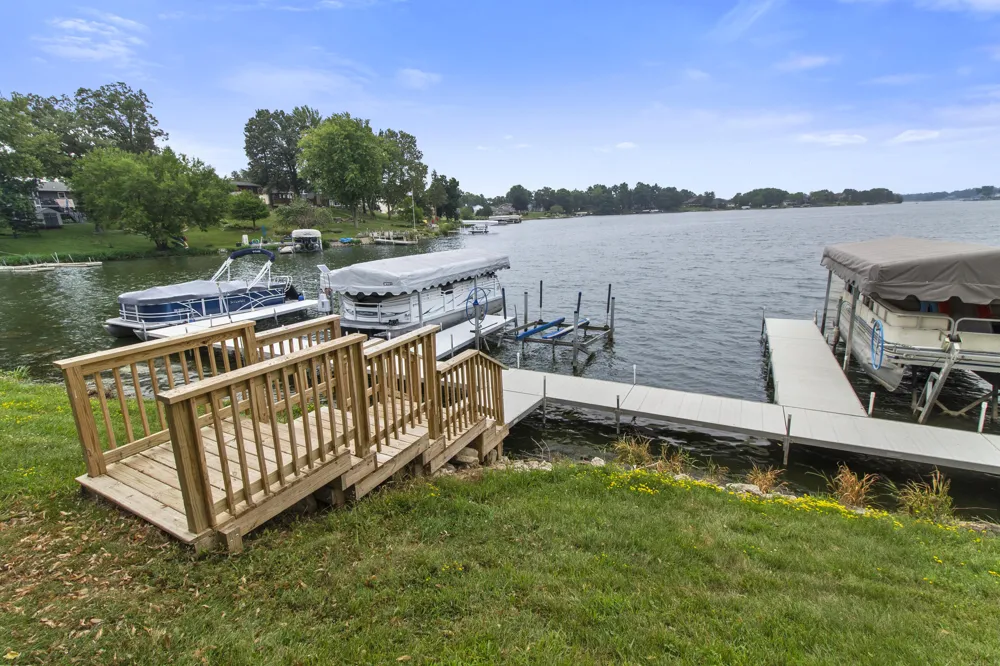 2513 E Lakeshore Drive Crown Point, IN 46307