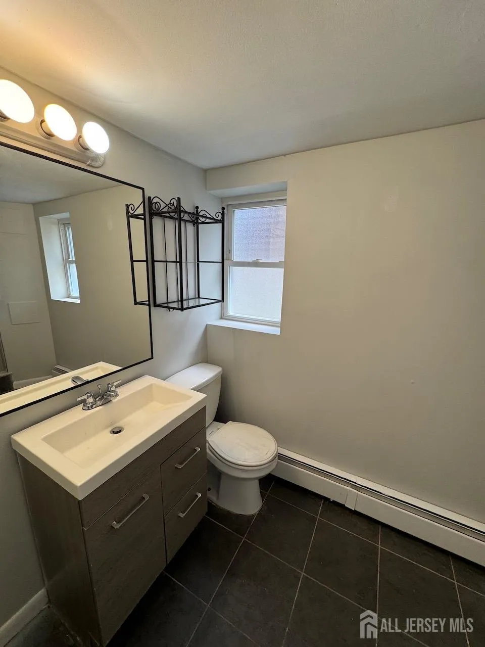 1038 Kingslalnd Lane Fort Lee, NJ 07024