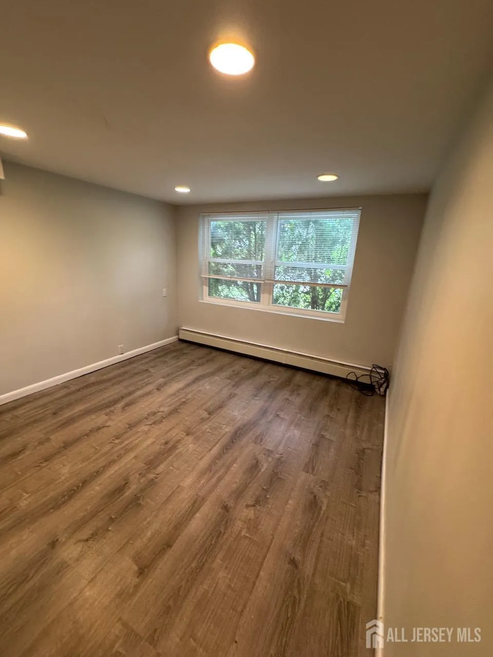 1038 Kingslalnd Lane Fort Lee, NJ 07024