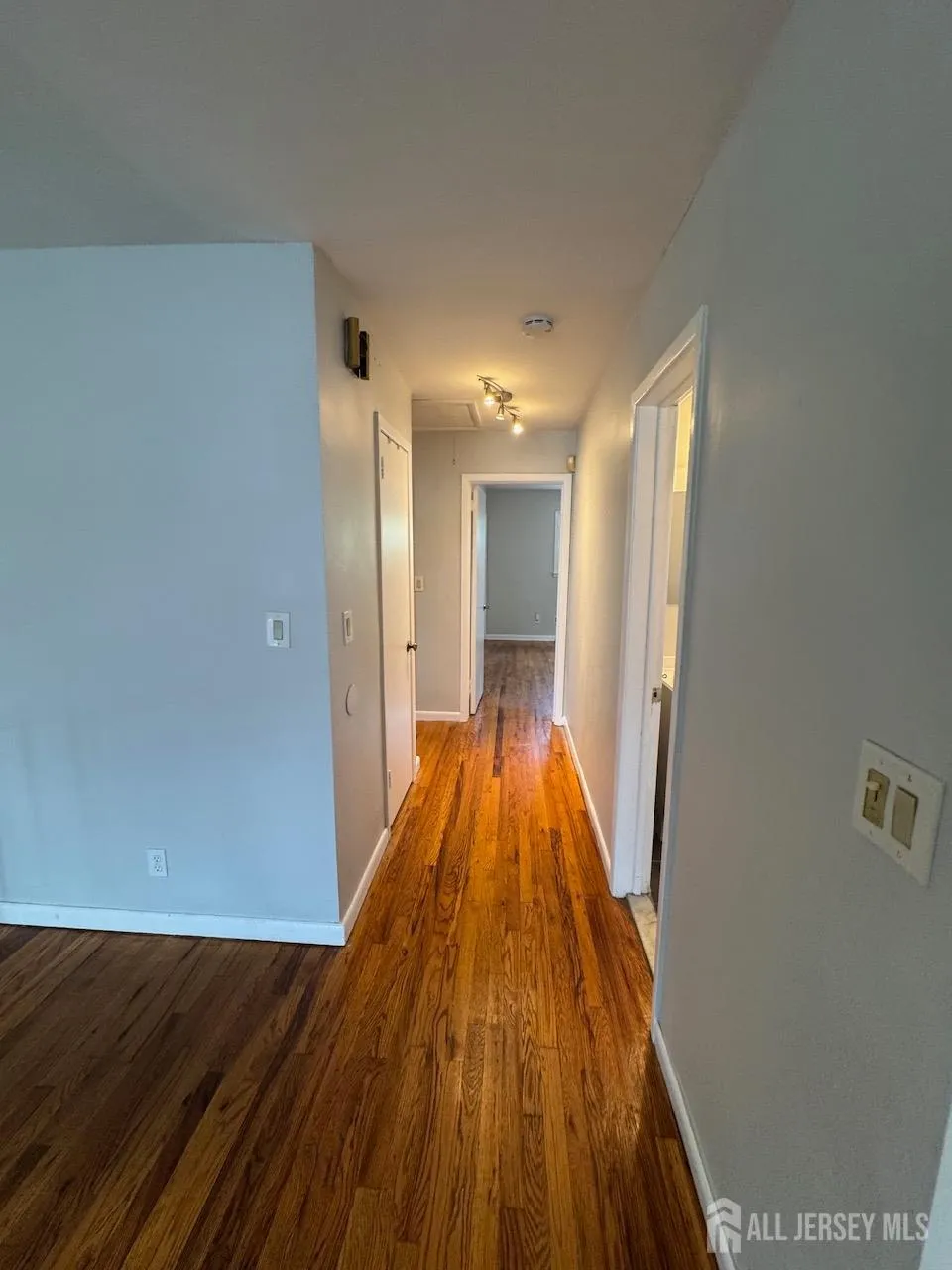 1038 Kingslalnd Lane Fort Lee, NJ 07024