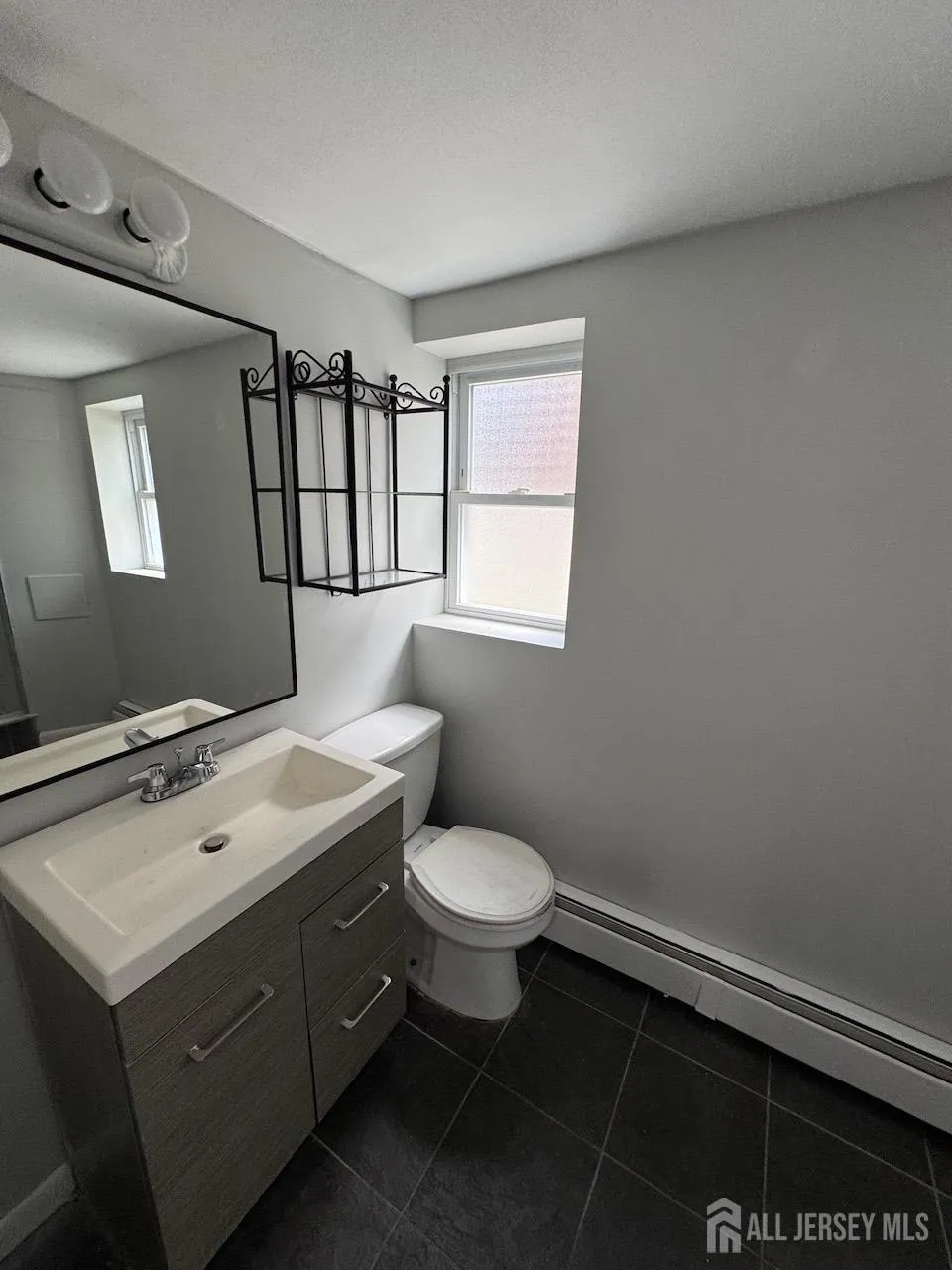 1038 Kingslalnd Lane Fort Lee, NJ 07024
