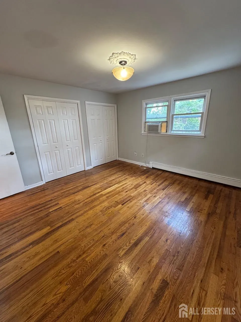 1038 Kingslalnd Lane Fort Lee, NJ 07024