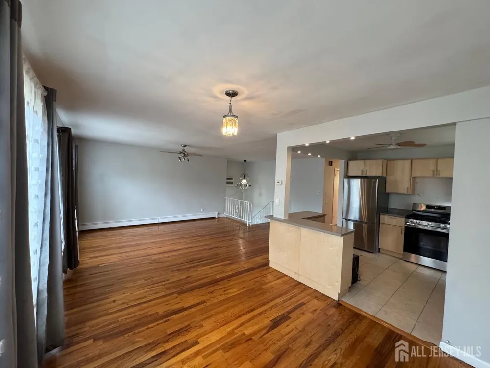 1038 Kingslalnd Lane Fort Lee, NJ 07024