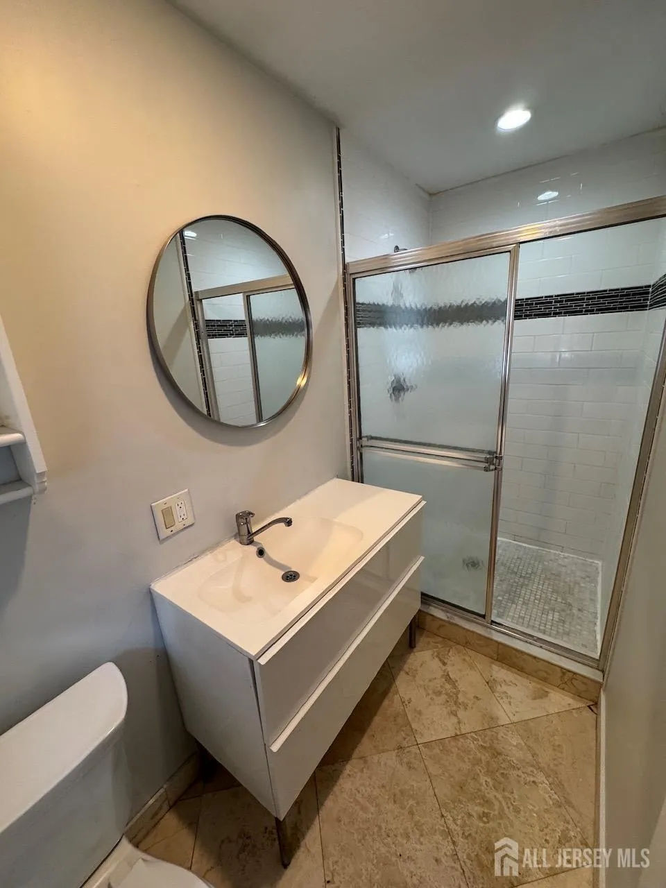 1038 Kingslalnd Lane Fort Lee, NJ 07024