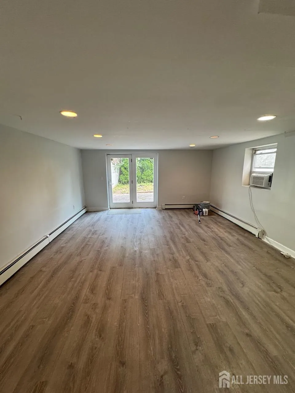 1038 Kingslalnd Lane Fort Lee, NJ 07024