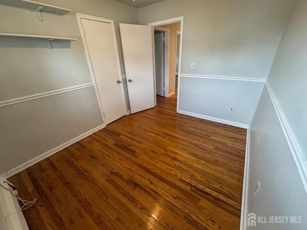 1038 Kingslalnd Lane Fort Lee, NJ 07024