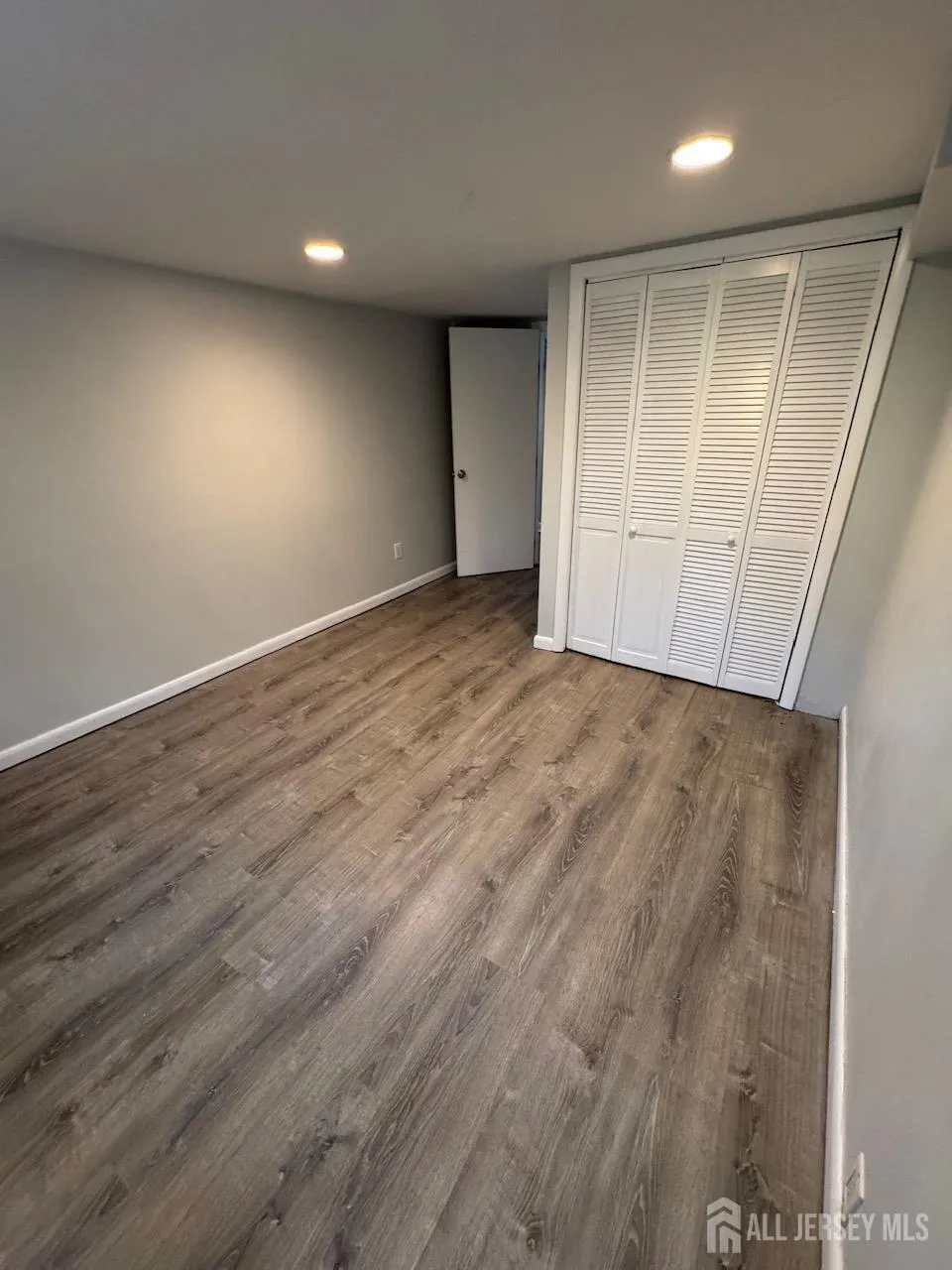 1038 Kingslalnd Lane Fort Lee, NJ 07024