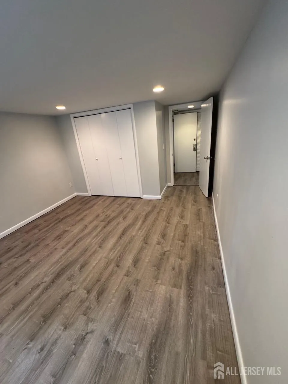 1038 Kingslalnd Lane Fort Lee, NJ 07024