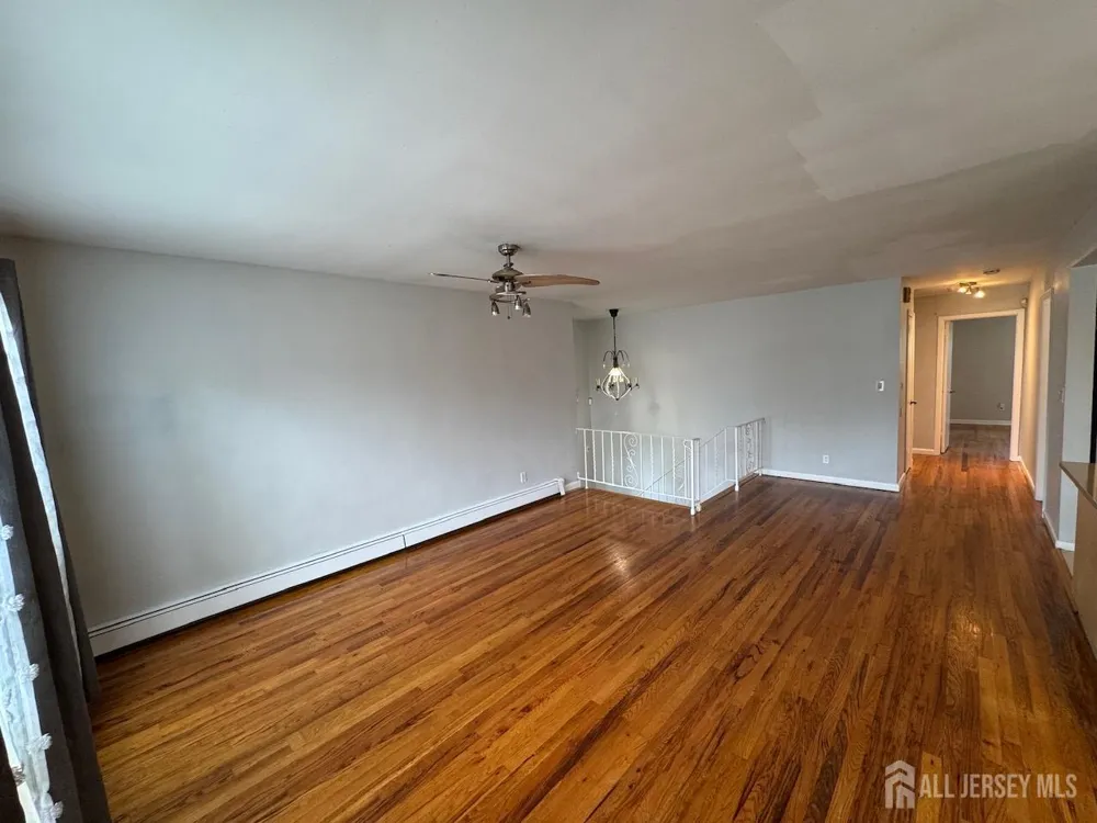 1038 Kingslalnd Lane Fort Lee, NJ 07024