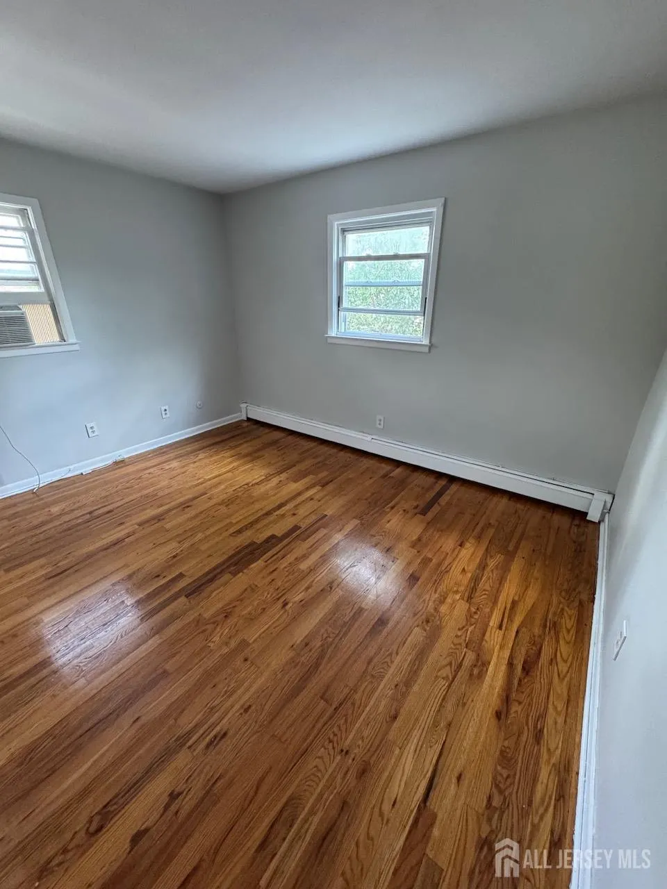 1038 Kingslalnd Lane Fort Lee, NJ 07024