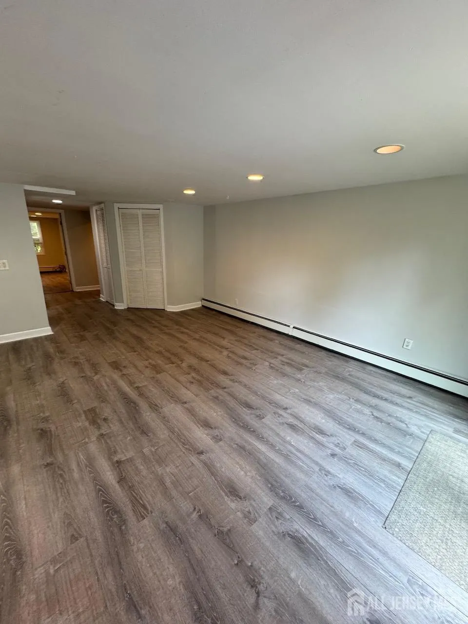 1038 Kingslalnd Lane Fort Lee, NJ 07024