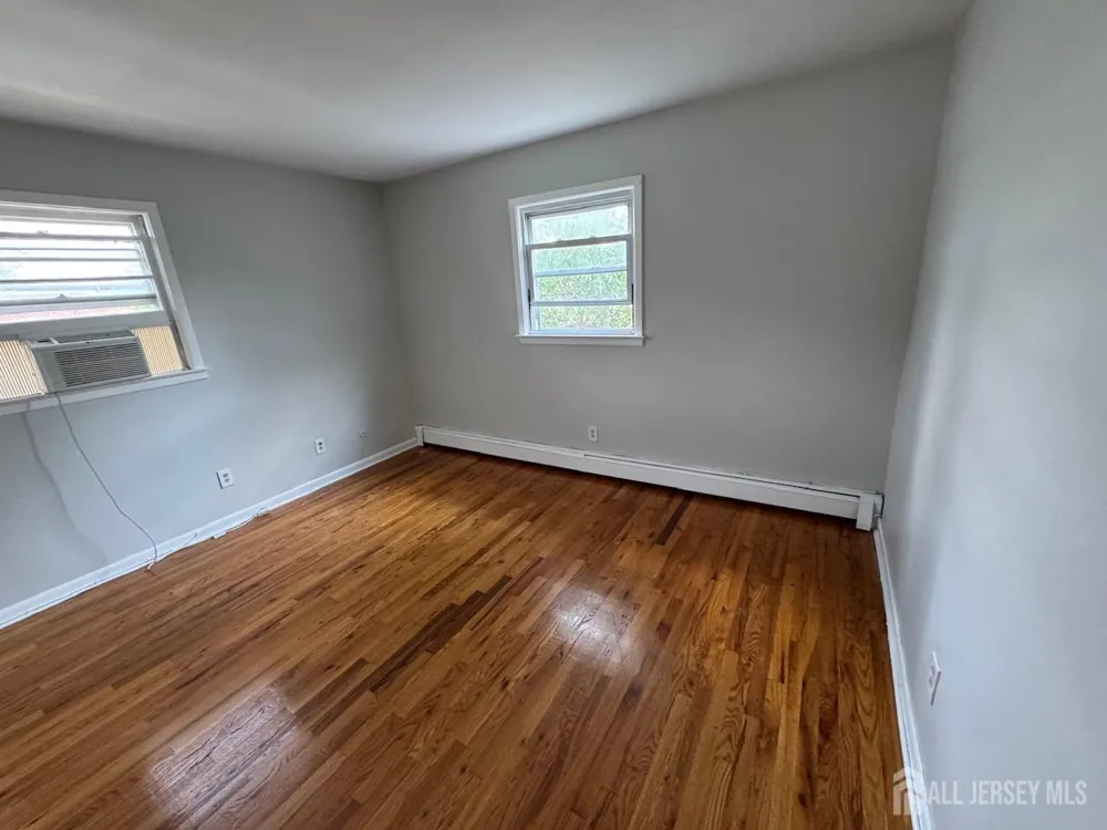 1038 Kingslalnd Lane Fort Lee, NJ 07024