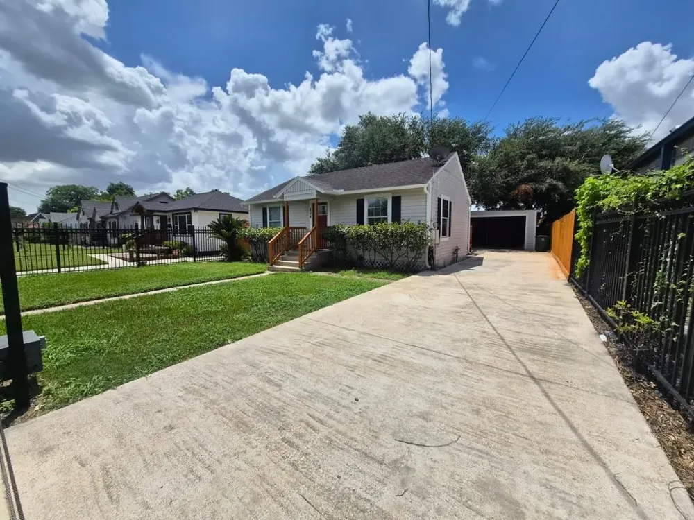 806 Gale Street Houston, TX 77009