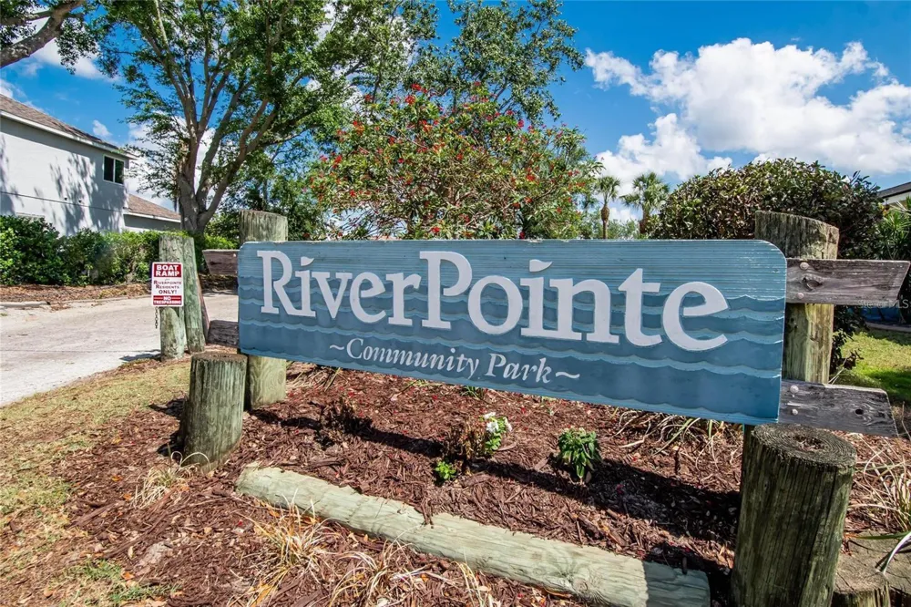 4021 3RD AVENUE E Bradenton, FL 34208