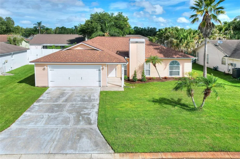 3210 THOROUGHBRED LOOP Lakeland, FL 33811