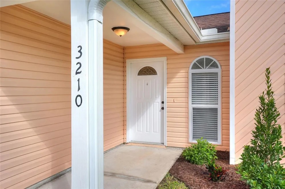 3210 THOROUGHBRED LOOP Lakeland, FL 33811