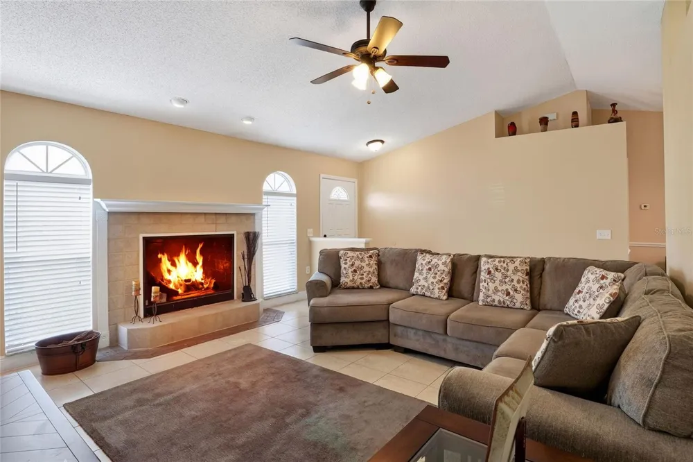 3210 THOROUGHBRED LOOP Lakeland, FL 33811