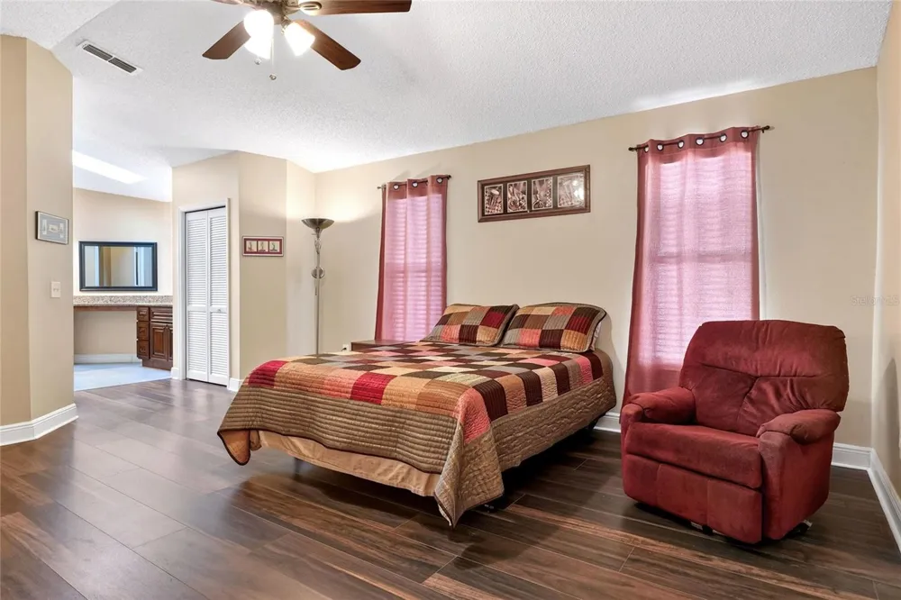 3210 THOROUGHBRED LOOP Lakeland, FL 33811