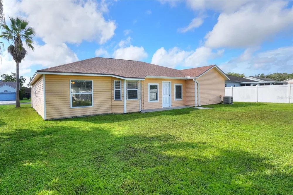3210 THOROUGHBRED LOOP Lakeland, FL 33811