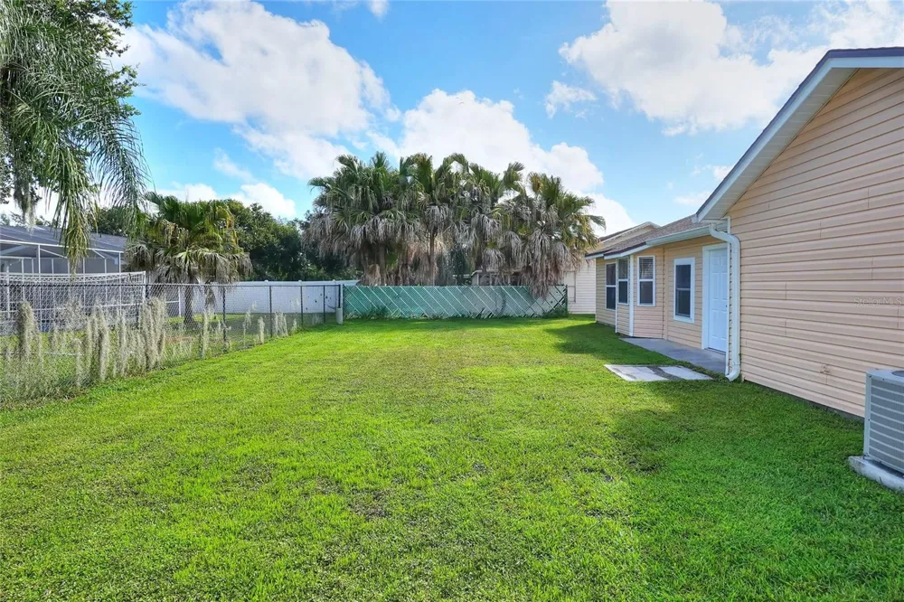 3210 THOROUGHBRED LOOP Lakeland, FL 33811