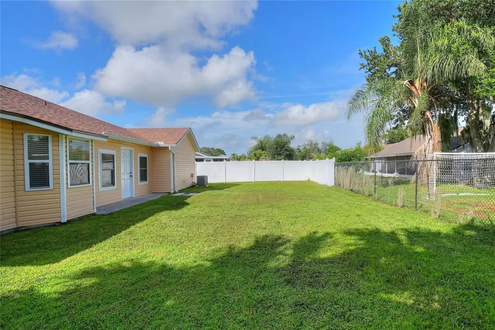 3210 THOROUGHBRED LOOP Lakeland, FL 33811