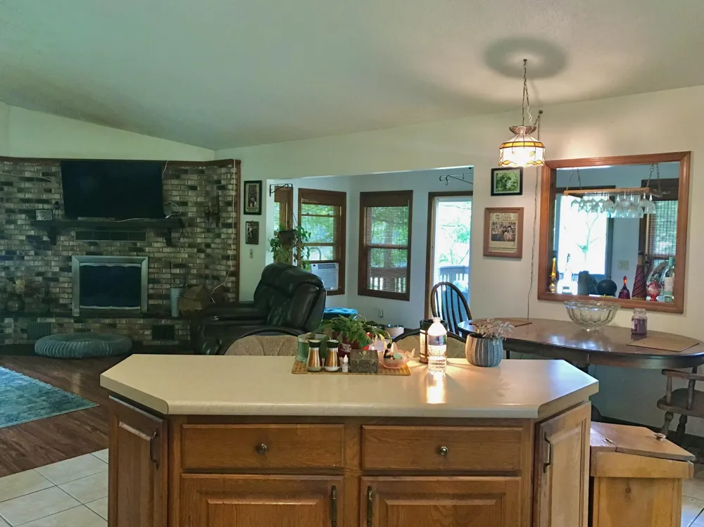 11448 Riverside Drive White Pigeon, MI 49099