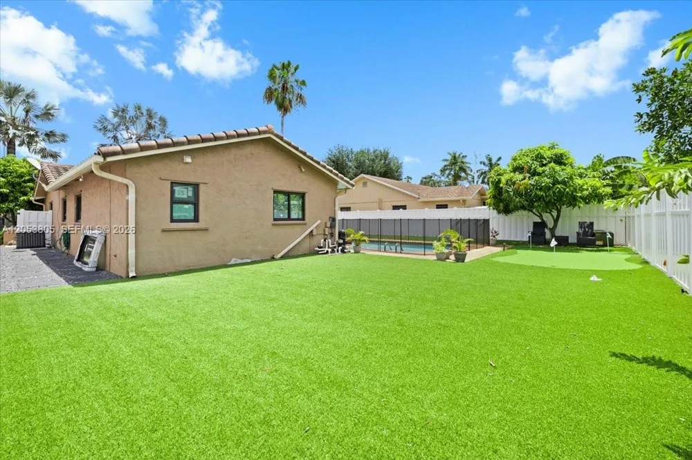 2338 NW 98th Way Coral Springs, FL 33065