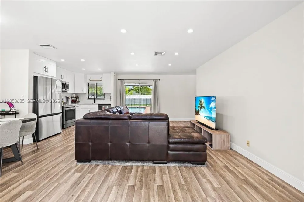 2338 NW 98th Way Coral Springs, FL 33065