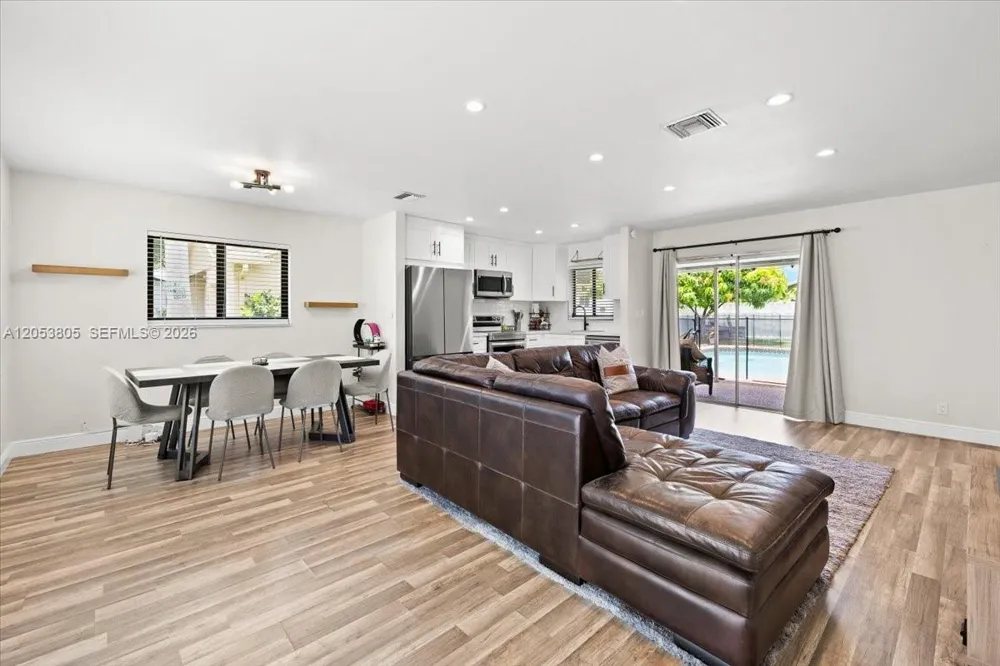 2338 NW 98th Way Coral Springs, FL 33065