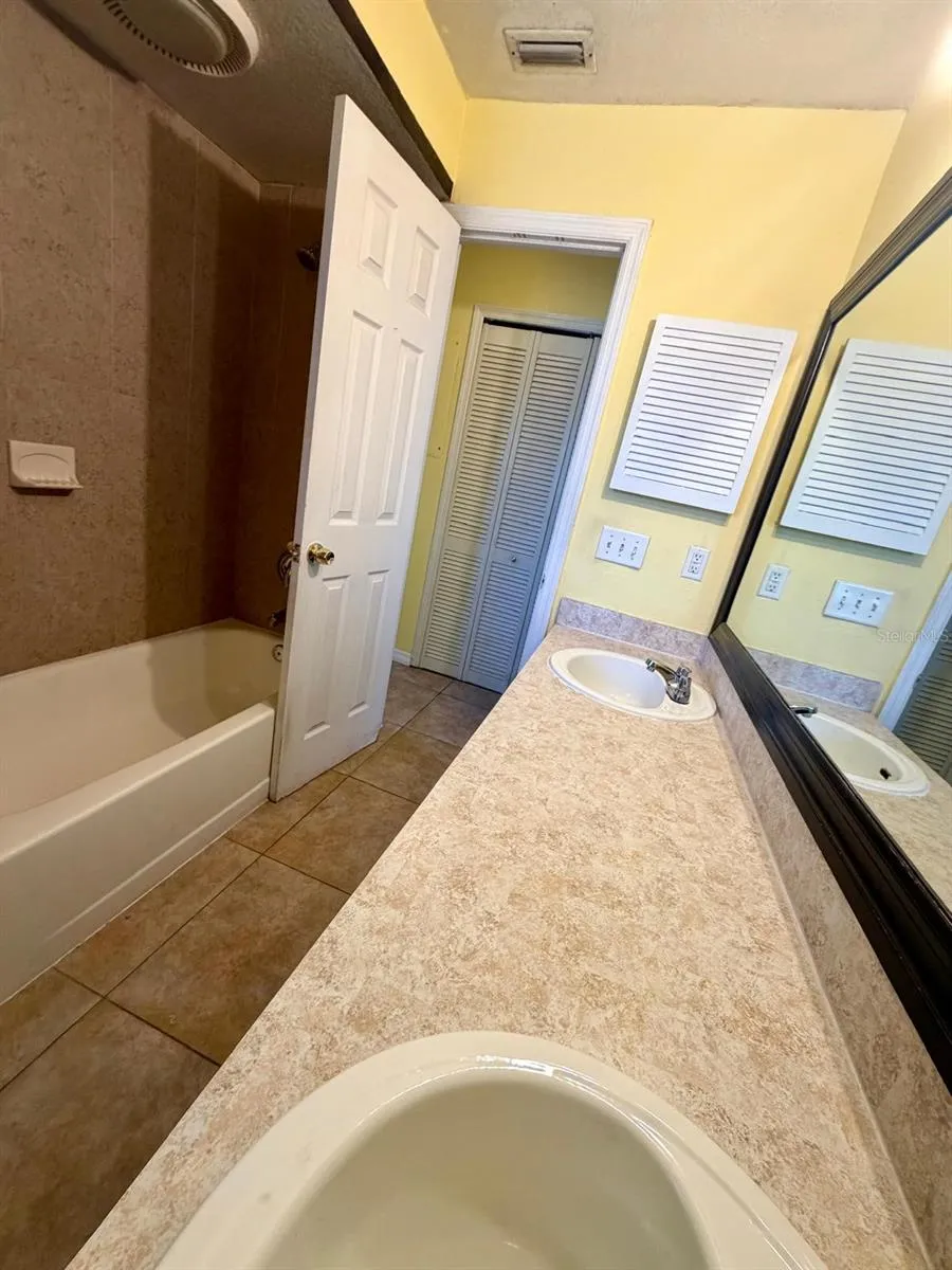 2975 S FERN CREEK AVENUE #2975 Orlando, FL 32806