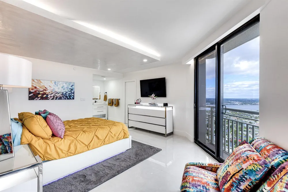 3000 OCEAN DRIVE #PH-A Singer Island, FL 33404