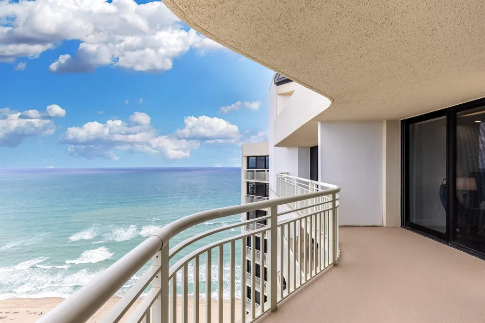 3000 OCEAN DRIVE #PH-A Singer Island, FL 33404