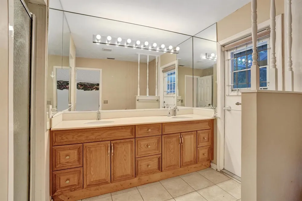 3145 NW 116th Avenue Coral Springs, FL 33065