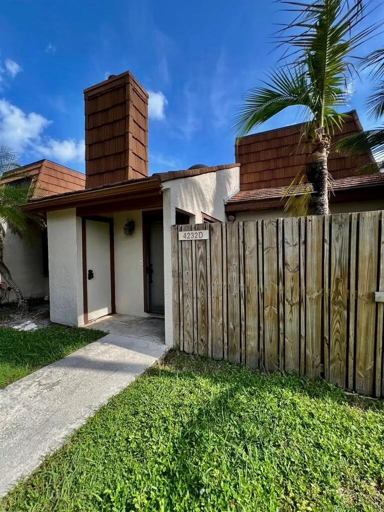 4232 PALM BAY #D West Palm Beach, FL 33406
