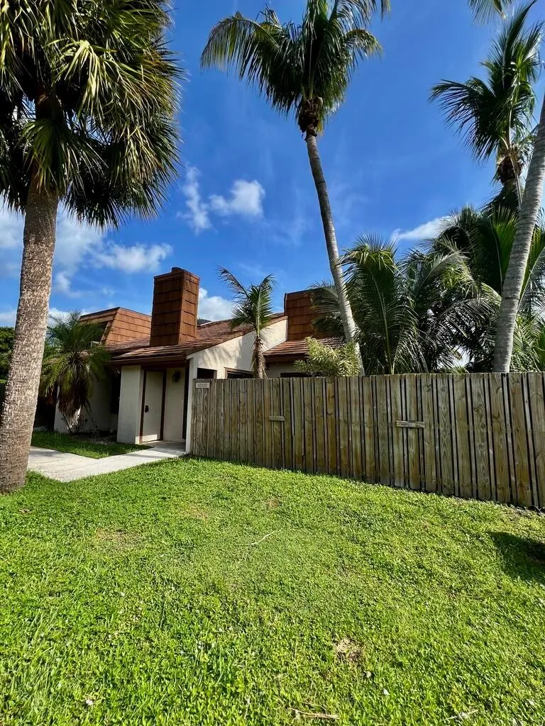 4232 PALM BAY #D West Palm Beach, FL 33406
