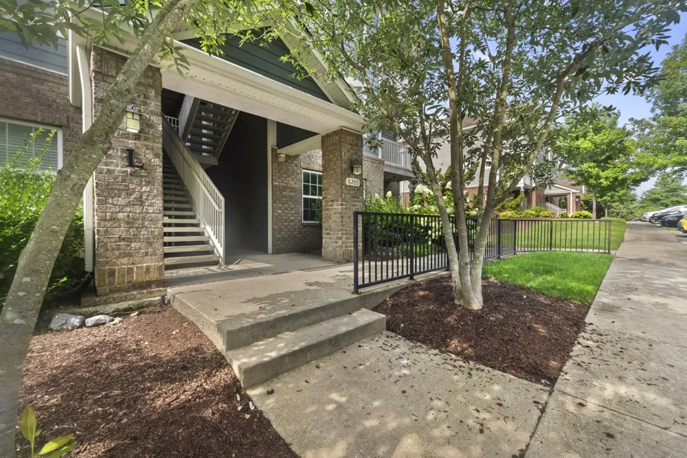 8205 Lenox Creekside Dr #5 Antioch, TN 37013