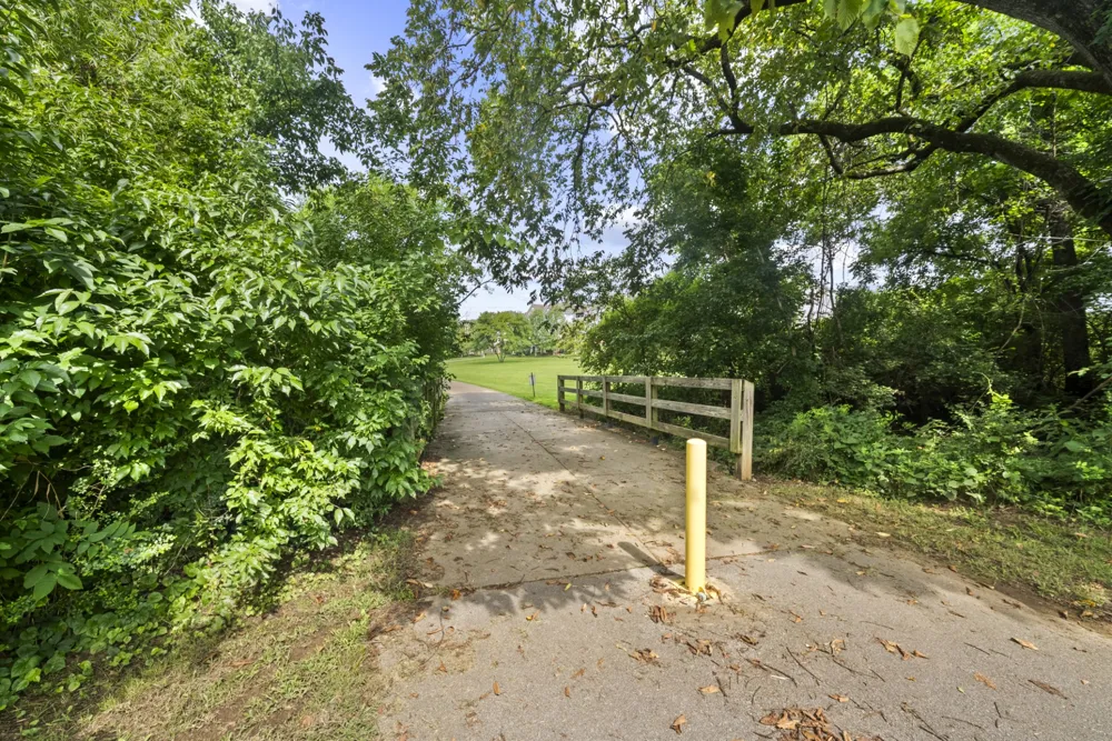 8205 Lenox Creekside Dr #5 Antioch, TN 37013