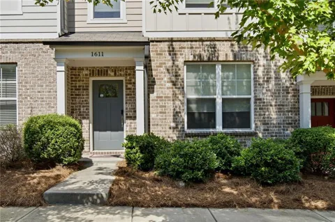 1611 Falcon Crest Way