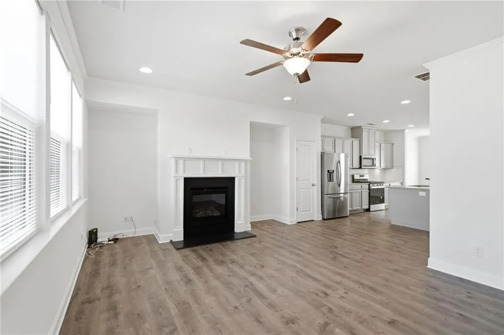 1611 Falcon Crest Way Decatur, GA 30032