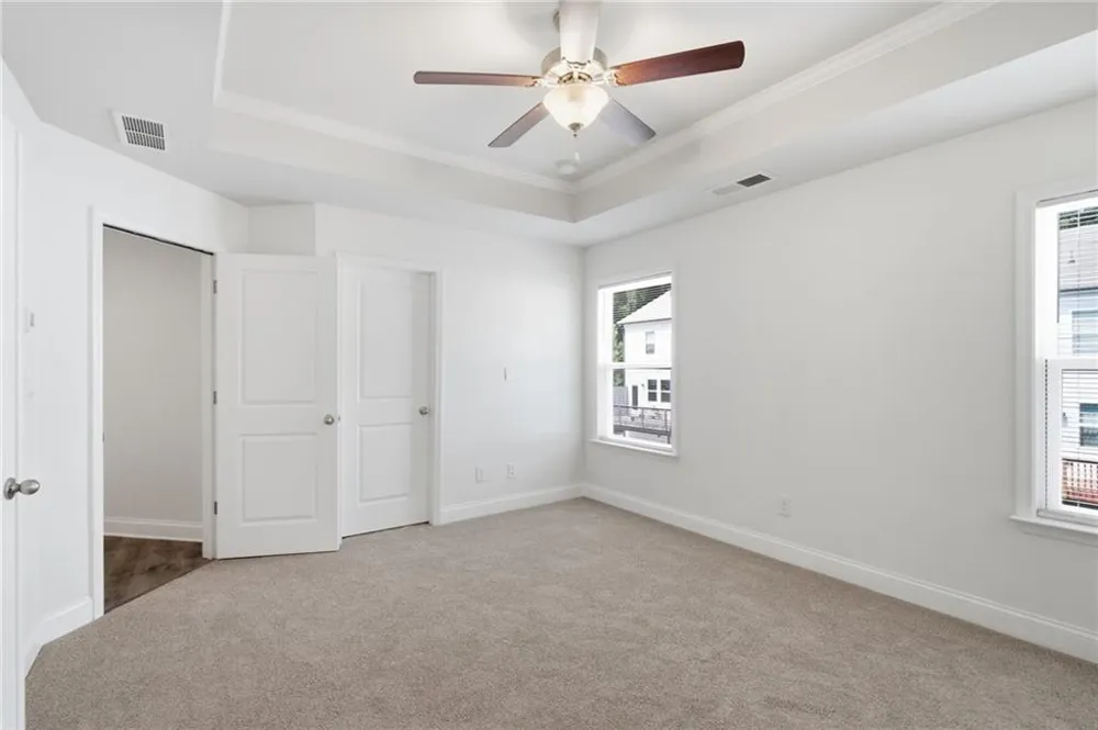 1611 Falcon Crest Way Decatur, GA 30032