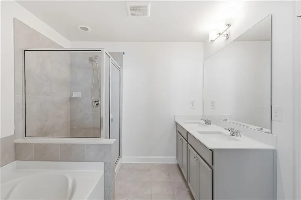 1611 Falcon Crest Way Decatur, GA 30032