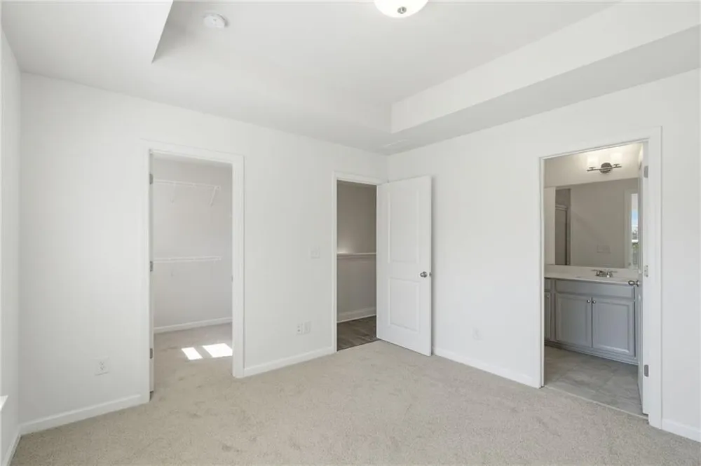 1611 Falcon Crest Way Decatur, GA 30032
